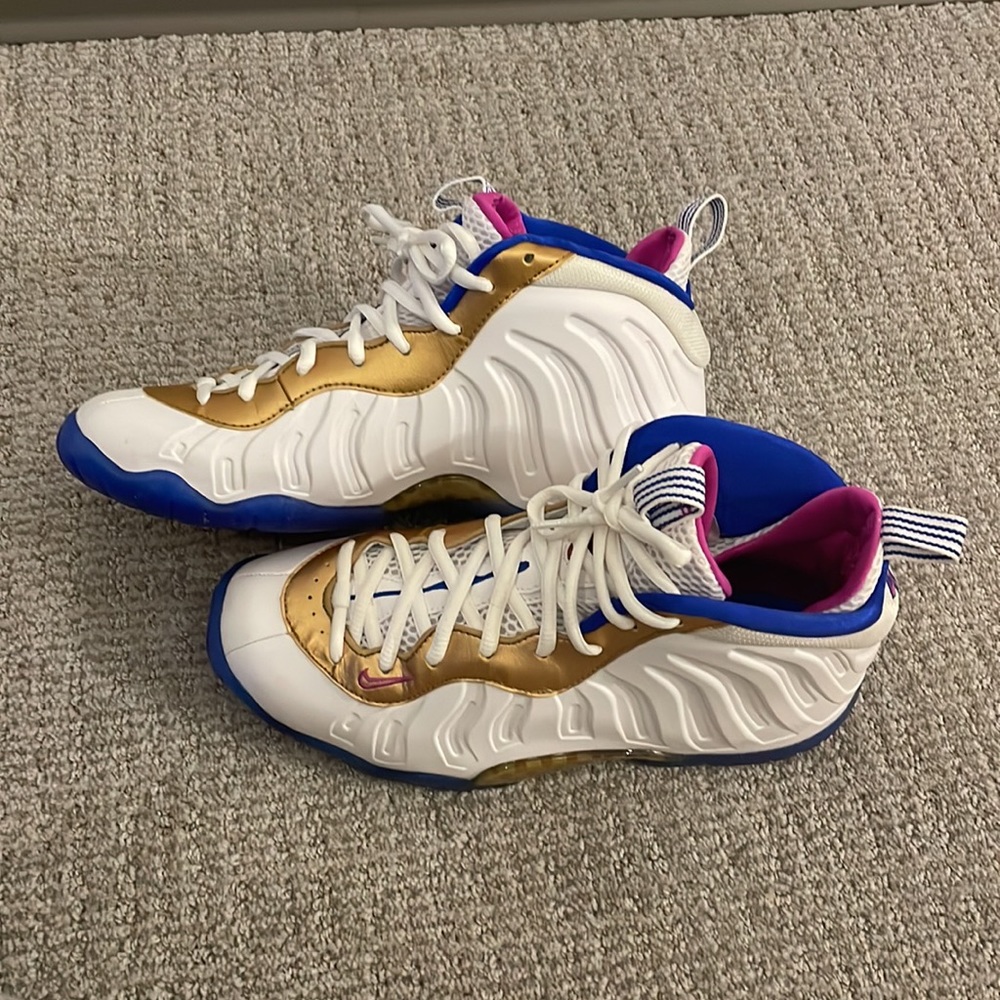 White pink blue and gold Foamposits youth size 6.5
